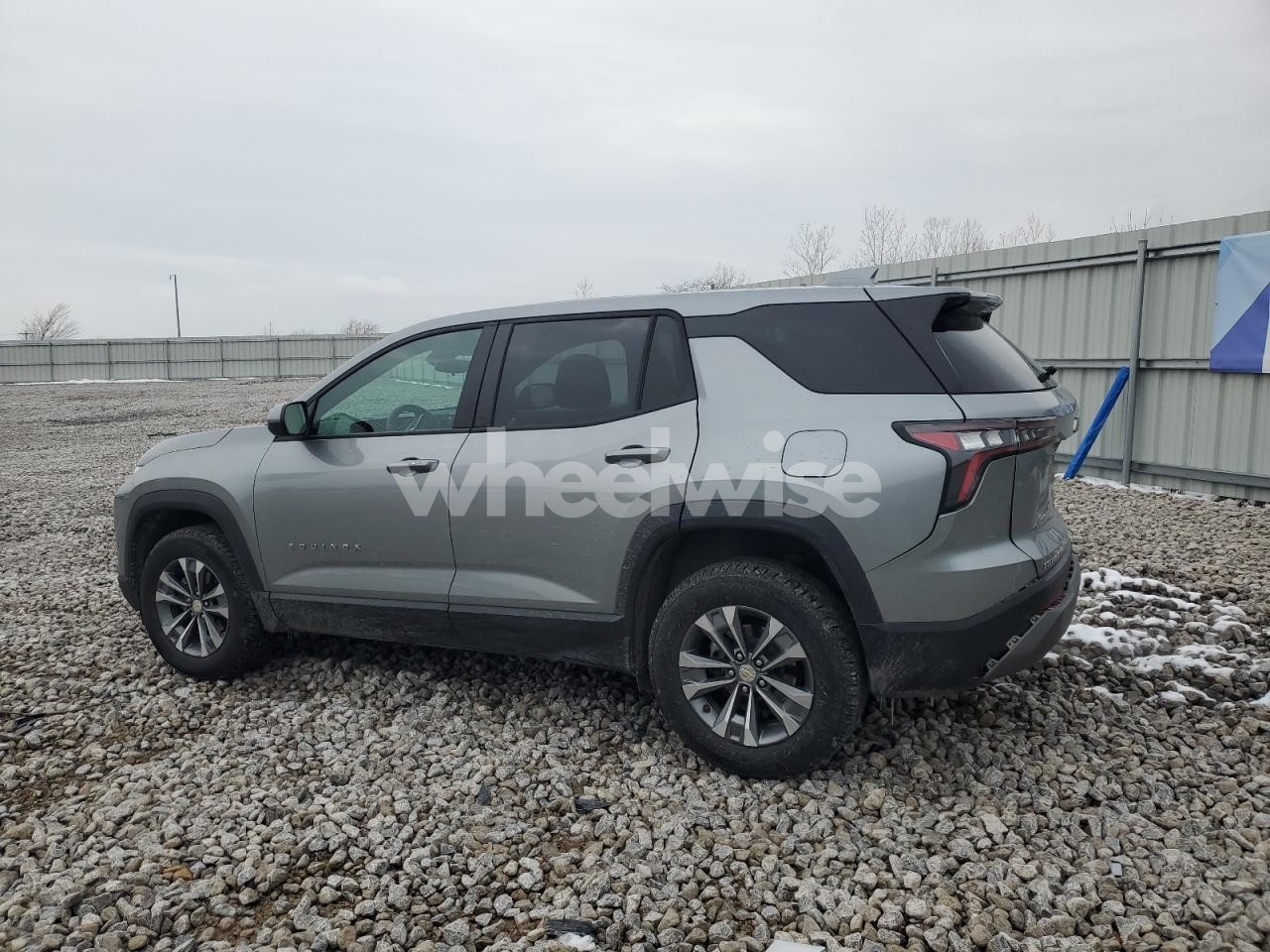 Photo 2 of 2025 CHEVROLET EQUINOX LT (VIN 3GNAXPEG0SL285410)