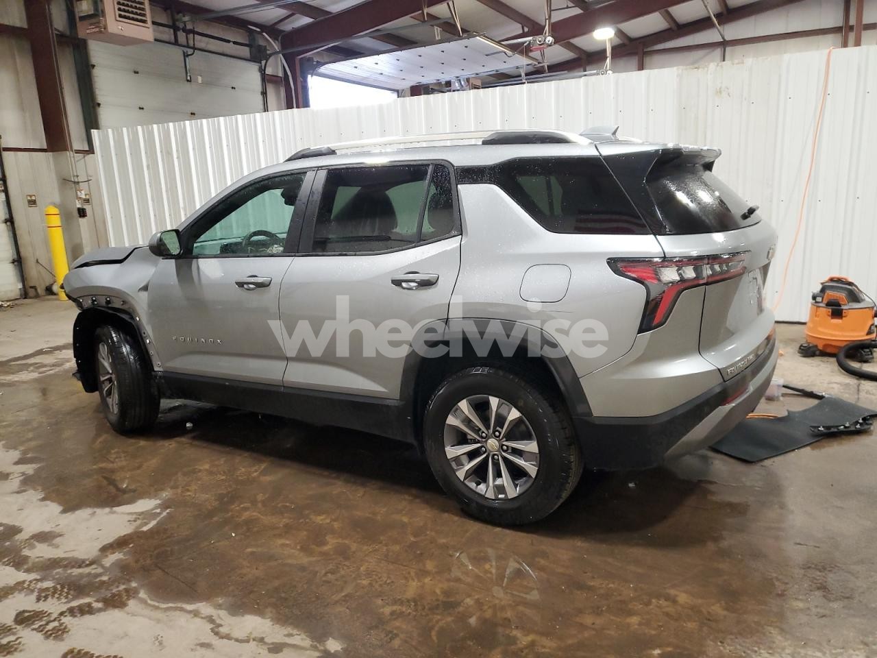 Photo 2 of 2025 CHEVROLET EQUINOX LT (VIN 3GNAXPEG8SL302096)