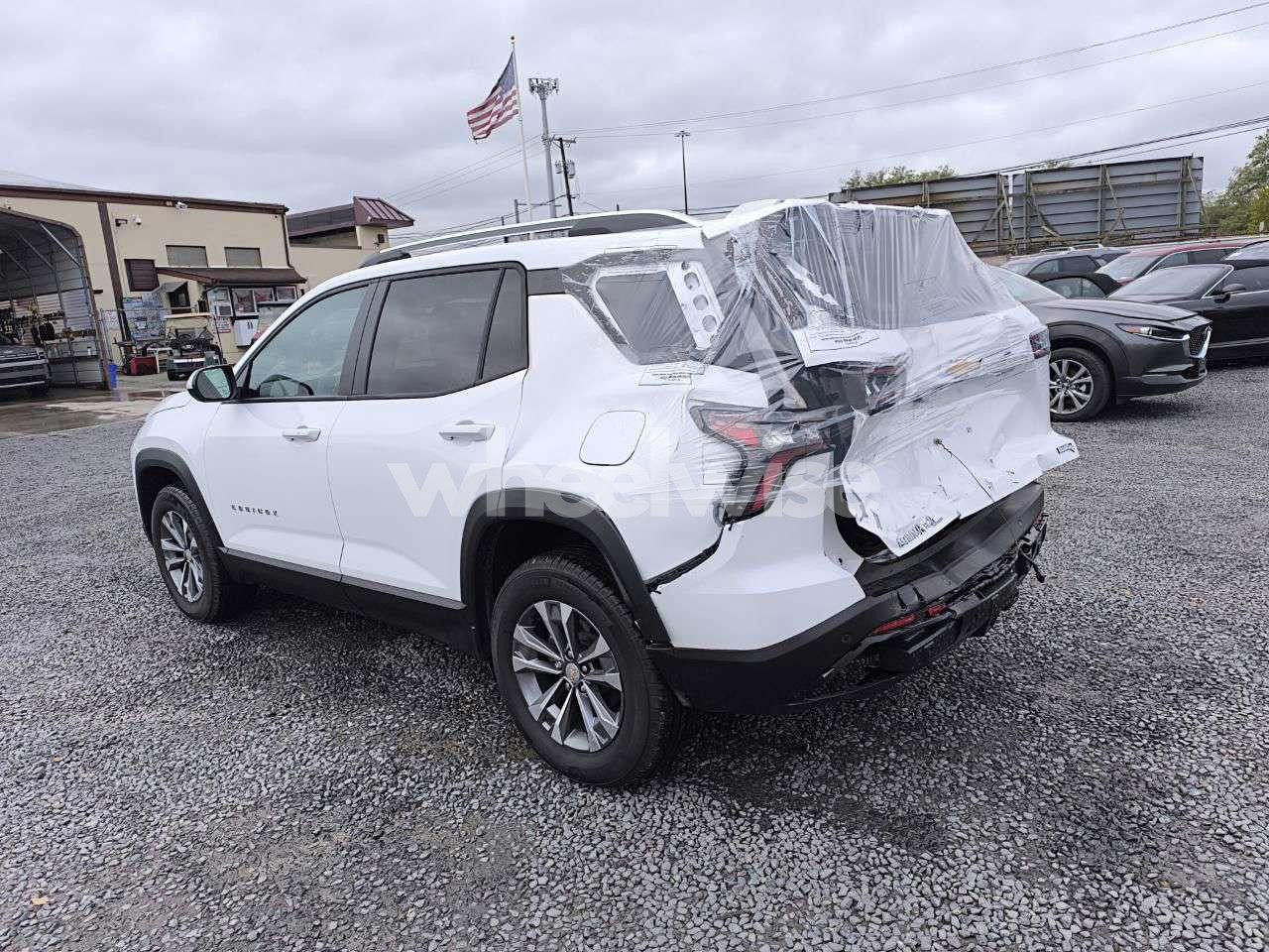 Photo 2 of 2026 CHEVROLET EQUINOX LT (VIN 3GNAXPEG8TL166120)