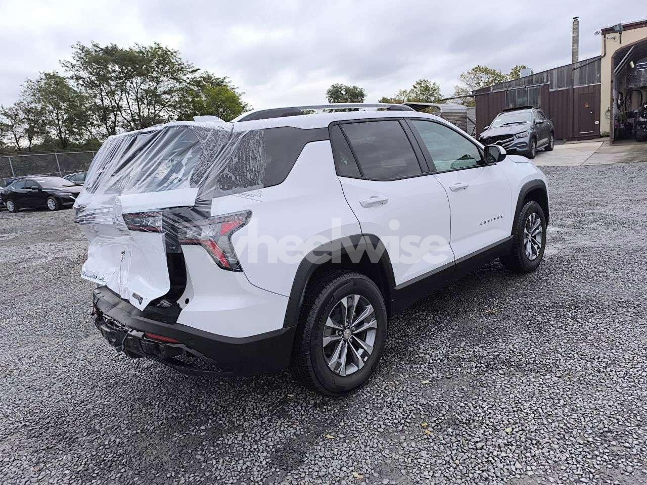 Photo 4 of 2026 CHEVROLET EQUINOX LT (VIN 3GNAXPEG8TL166120)