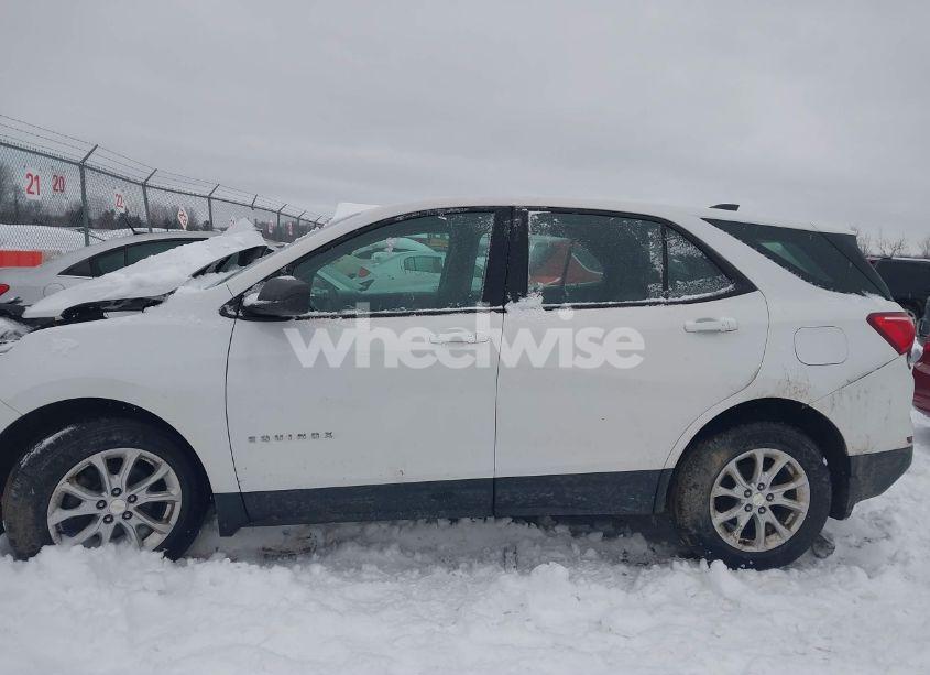 Photo 13 of 2018 Chevrolet Equinox LS (VIN 3GNAXREV0JL341628)