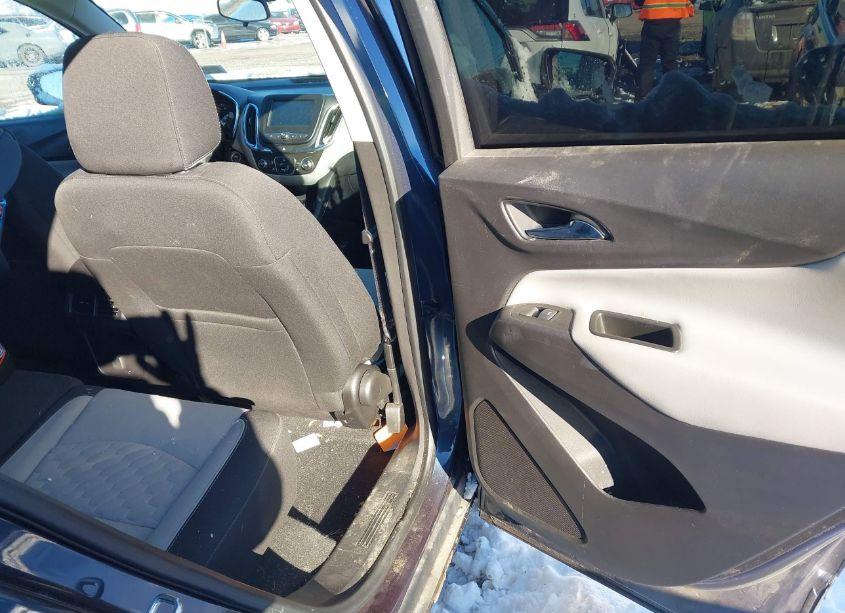 Photo 8 of 2018 Chevrolet Equinox LS (VIN 3GNAXREV2JL362237)