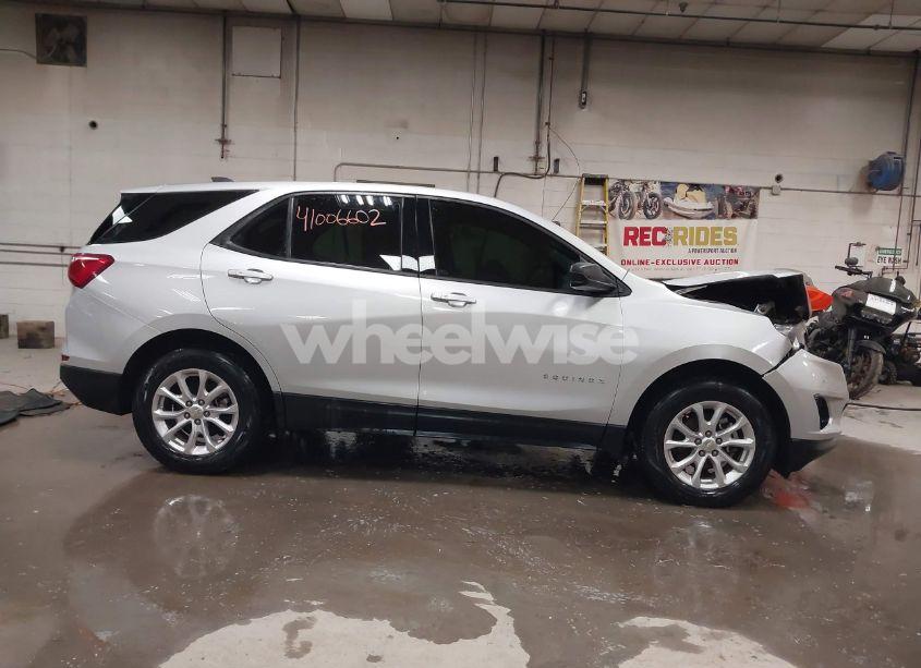 Photo 13 of 2018 Chevrolet Equinox LS (VIN 3GNAXREV5JL172450)