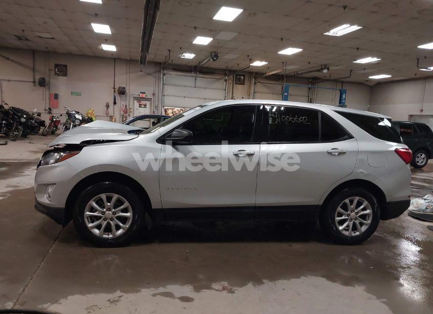 Photo 14 of 2018 Chevrolet Equinox LS (VIN 3GNAXREV5JL172450)