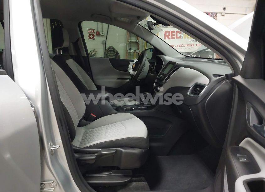 Photo 5 of 2018 Chevrolet Equinox LS (VIN 3GNAXREV5JL172450)