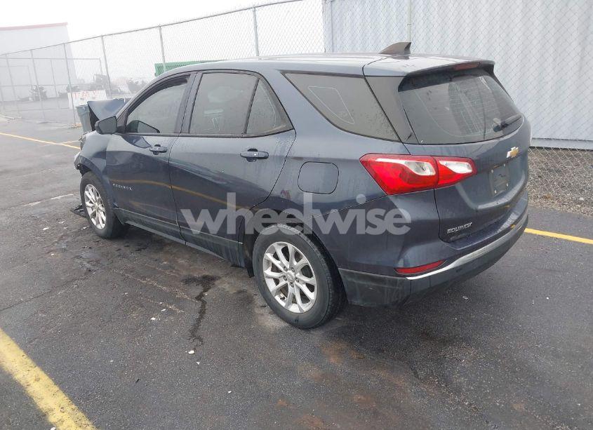 Photo 3 of 2018 Chevrolet Equinox LS (VIN 3GNAXREV5JL301075)