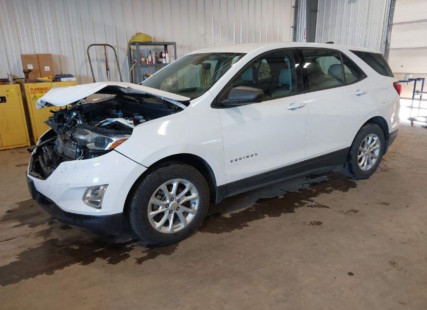 Photo 2 of 2018 Chevrolet Equinox LS (VIN 3GNAXREV6JS637789)