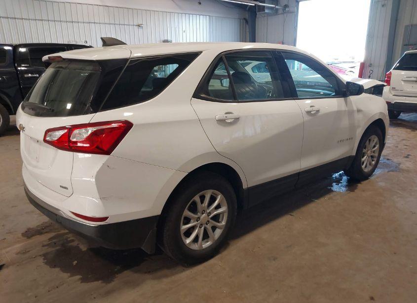 Photo 4 of 2018 Chevrolet Equinox LS (VIN 3GNAXREV6JS637789)