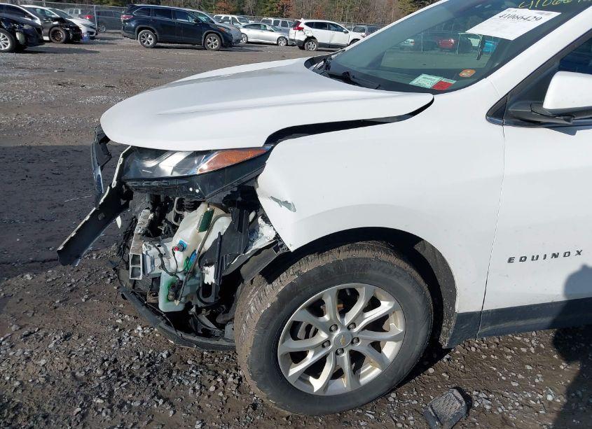 Photo 17 of 2018 Chevrolet Equinox LT (VIN 3GNAXSEV0JL123695)