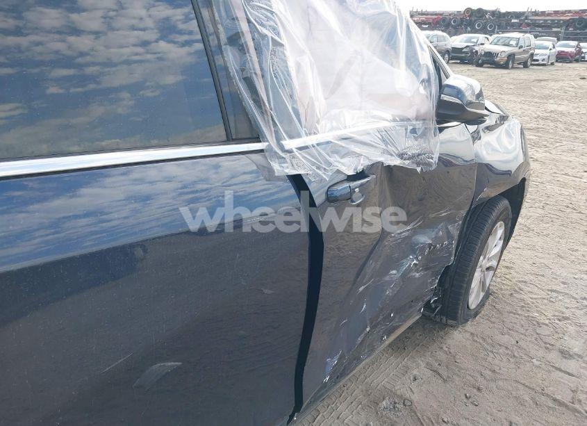 Photo 18 of 2018 Chevrolet Equinox LT (VIN 3GNAXSEV0JL401298)