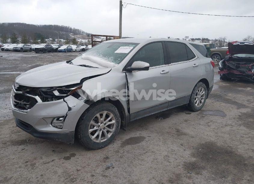Photo 2 of 2018 Chevrolet Equinox LT (VIN 3GNAXSEV0JS571151)