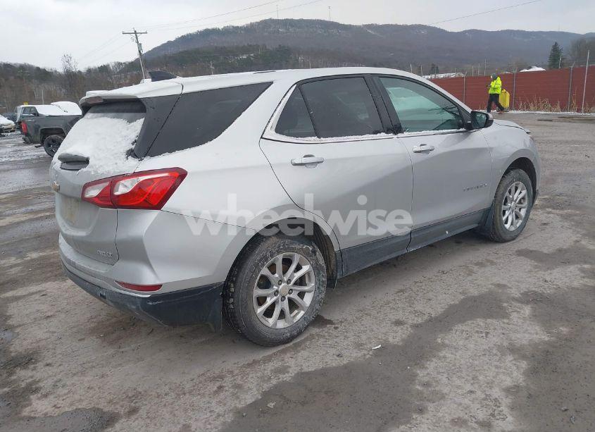 Photo 4 of 2018 Chevrolet Equinox LT (VIN 3GNAXSEV0JS571151)