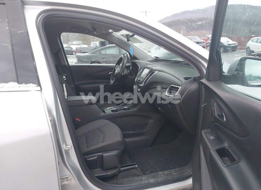 Photo 5 of 2018 Chevrolet Equinox LT (VIN 3GNAXSEV0JS571151)