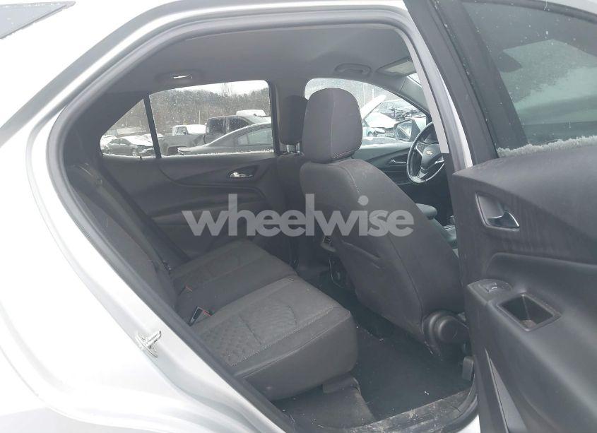 Photo 8 of 2018 Chevrolet Equinox LT (VIN 3GNAXSEV0JS571151)