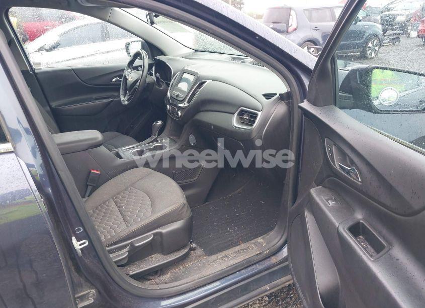 Photo 5 of 2018 Chevrolet Equinox LT (VIN 3GNAXSEV1JL111670)