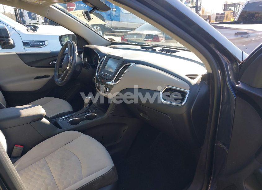 Photo 5 of 2018 Chevrolet Equinox LT (VIN 3GNAXSEV1JL121275)