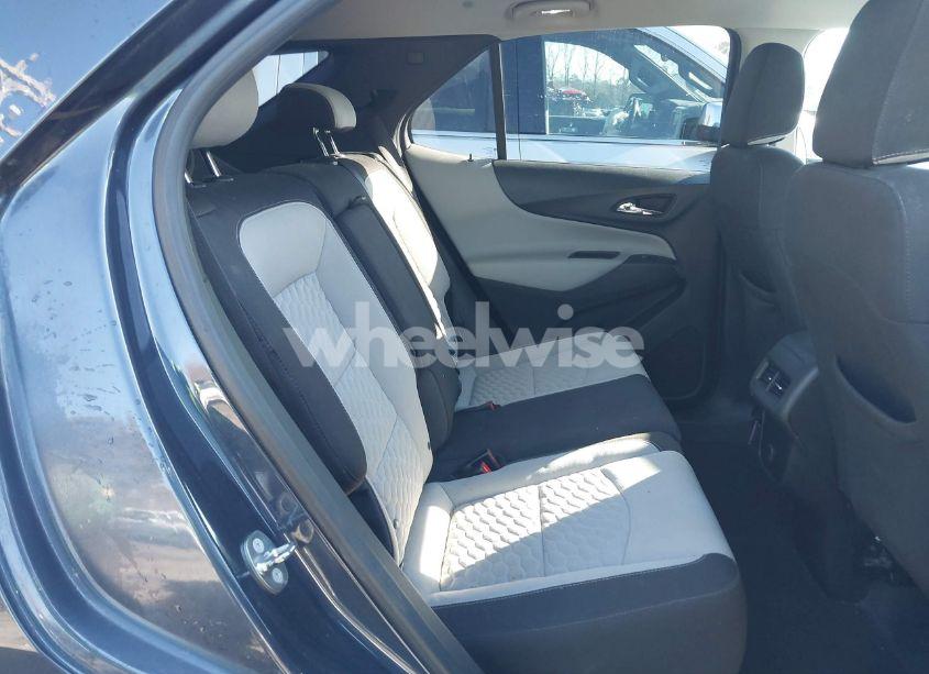 Photo 8 of 2018 Chevrolet Equinox LT (VIN 3GNAXSEV1JL121275)