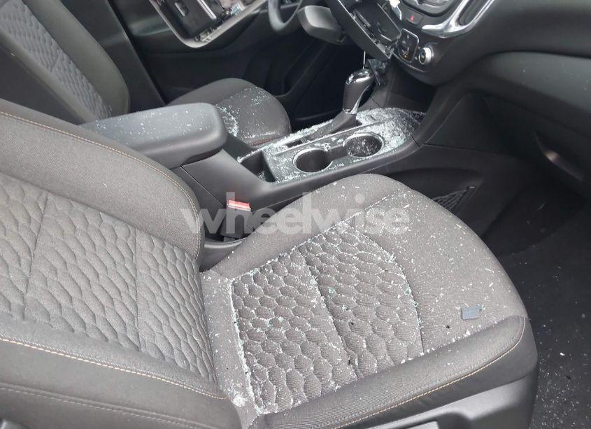 Photo 5 of 2018 Chevrolet Equinox LT (VIN 3GNAXSEV1JS643166)