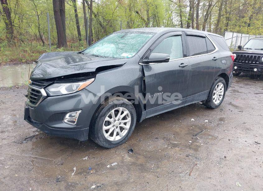 Photo 2 of 2018 Chevrolet Equinox LT (VIN 3GNAXSEV1JS648190)