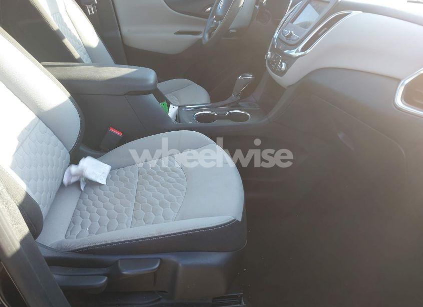 Photo 5 of 2019 Chevrolet Equinox LS (VIN 3GNAXSEV1KL285269)