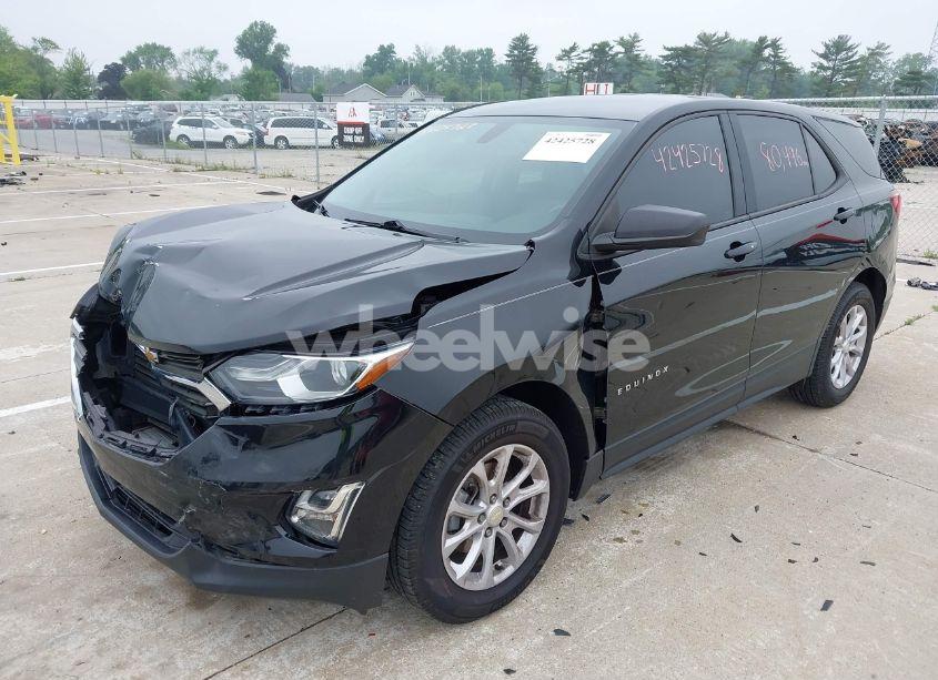Photo 2 of 2019 Chevrolet Equinox LS (VIN 3GNAXSEV1KL290102)