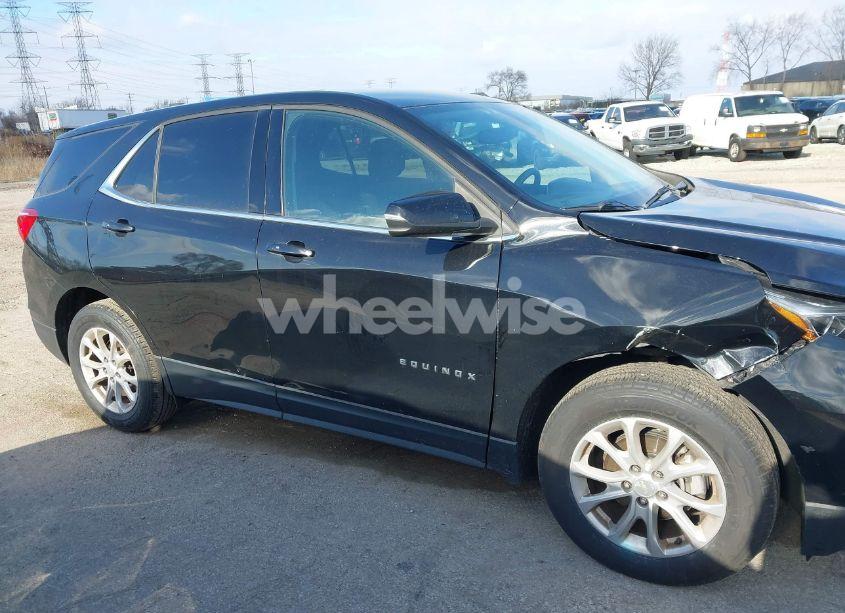 Photo 13 of 2018 Chevrolet Equinox LT (VIN 3GNAXSEV2JL105778)
