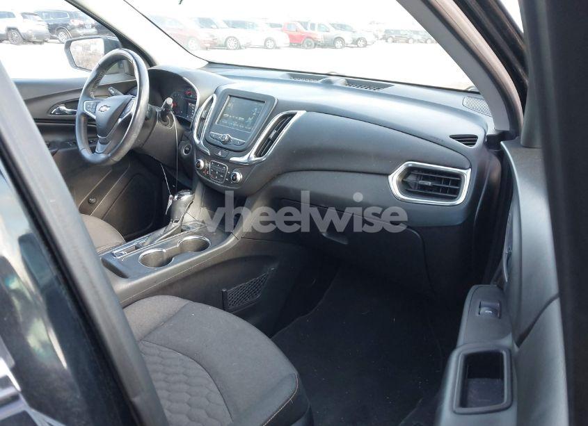 Photo 5 of 2018 Chevrolet Equinox LT (VIN 3GNAXSEV2JL105778)