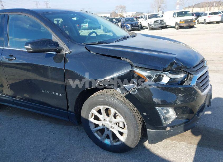 Photo 6 of 2018 Chevrolet Equinox LT (VIN 3GNAXSEV2JL105778)