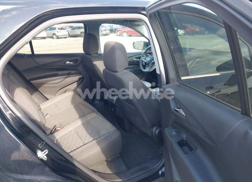 Photo 8 of 2018 Chevrolet Equinox LT (VIN 3GNAXSEV2JL105778)