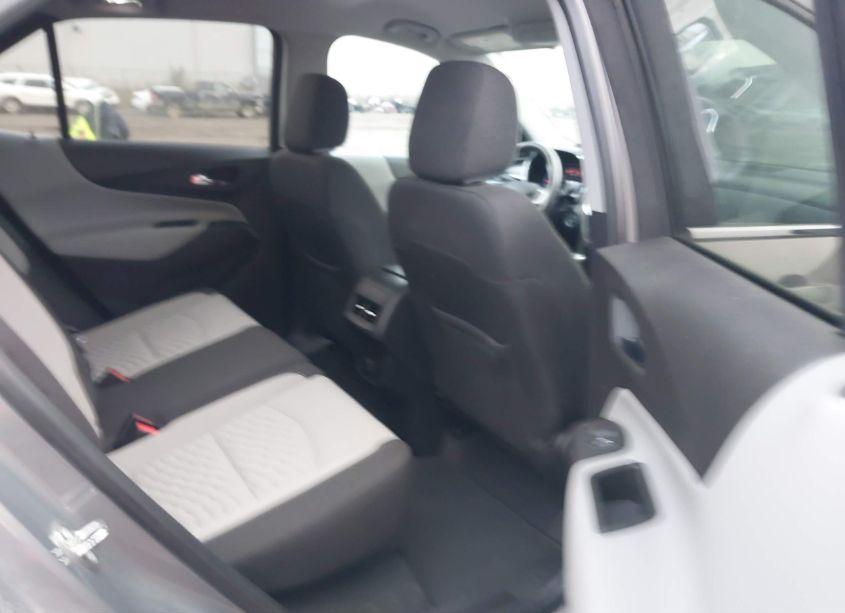 Photo 8 of 2018 Chevrolet Equinox LT (VIN 3GNAXSEV2JL122161)