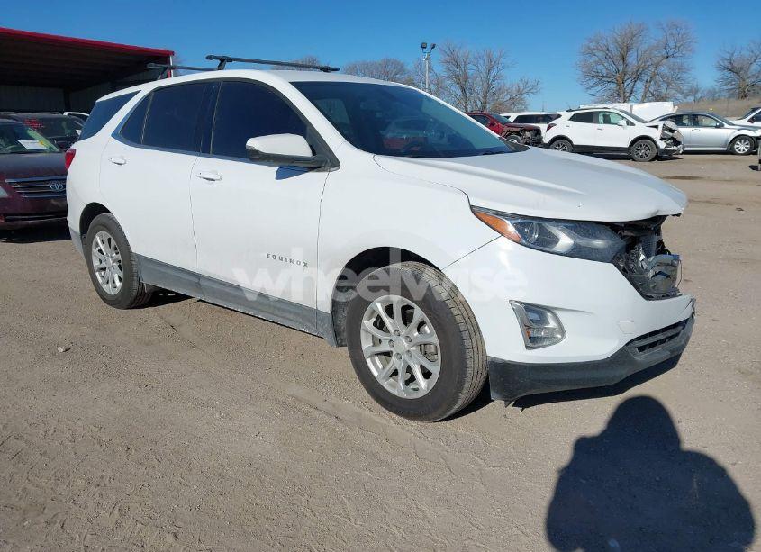 2018 Chevrolet Equinox LT (VIN 3GNAXSEV2JL128638) main photo