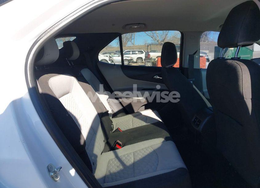 Photo 8 of 2018 Chevrolet Equinox LT (VIN 3GNAXSEV2JL128638)