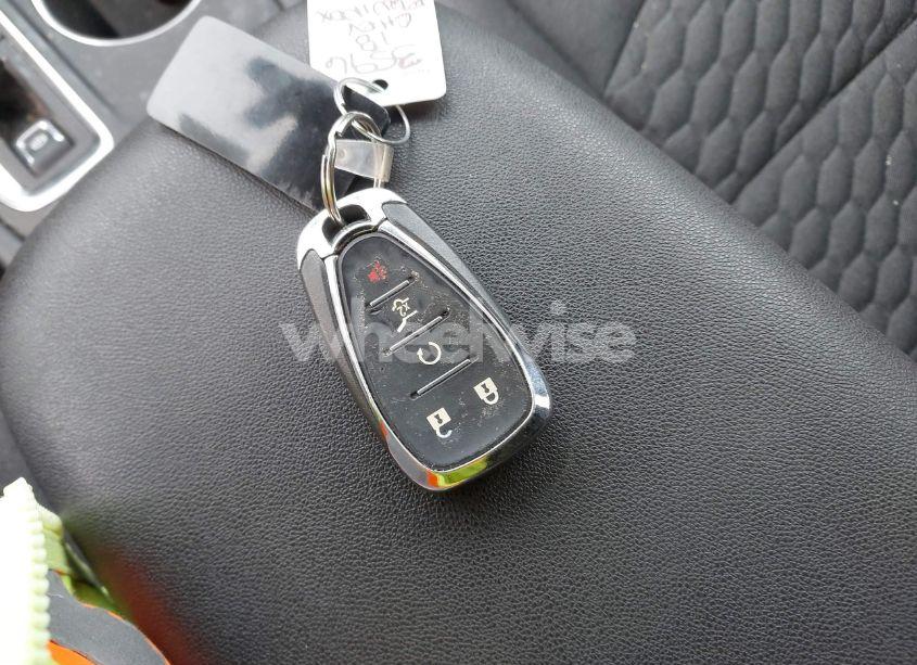 Photo 11 of 2018 Chevrolet Equinox LT (VIN 3GNAXSEV2JL313384)