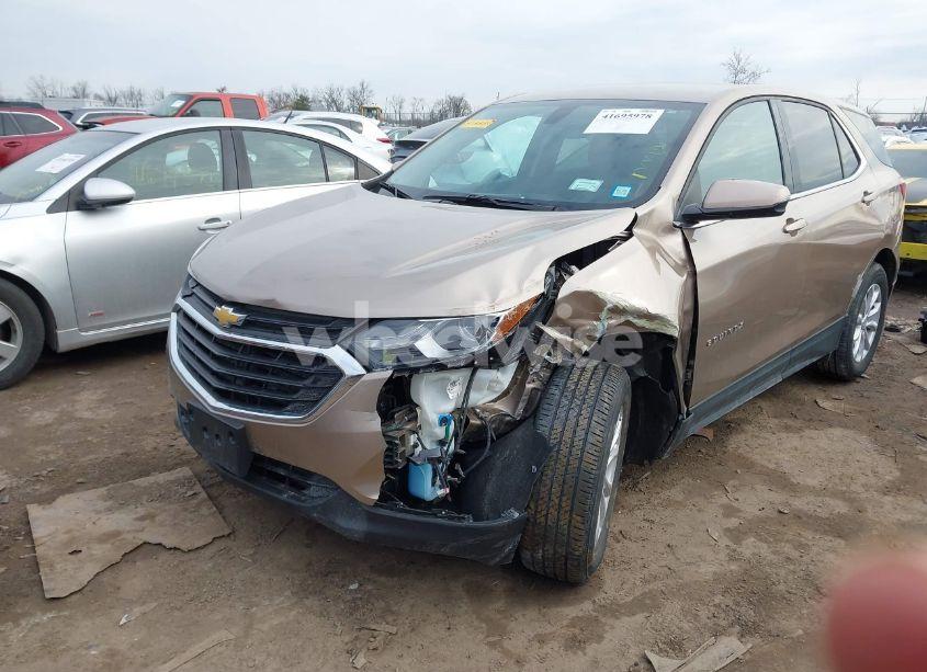 Photo 2 of 2018 Chevrolet Equinox LT (VIN 3GNAXSEV2JL313384)