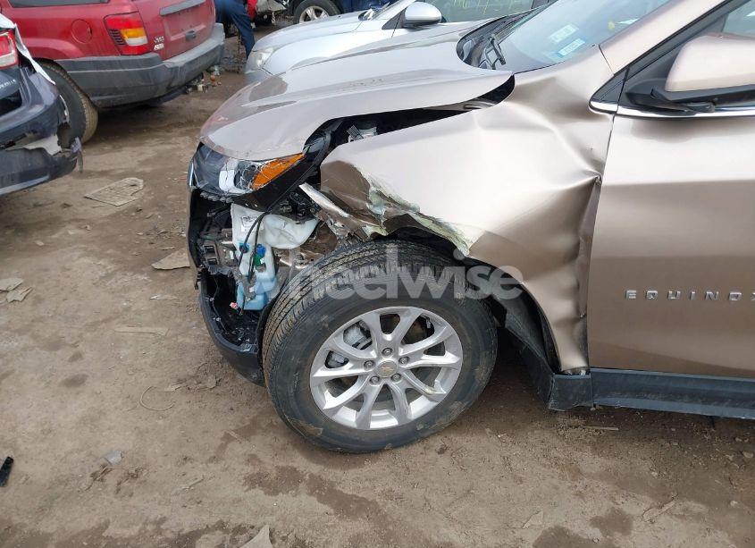 Photo 6 of 2018 Chevrolet Equinox LT (VIN 3GNAXSEV2JL313384)