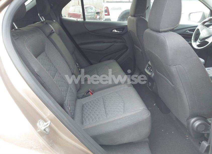 Photo 8 of 2018 Chevrolet Equinox LT (VIN 3GNAXSEV2JL313384)