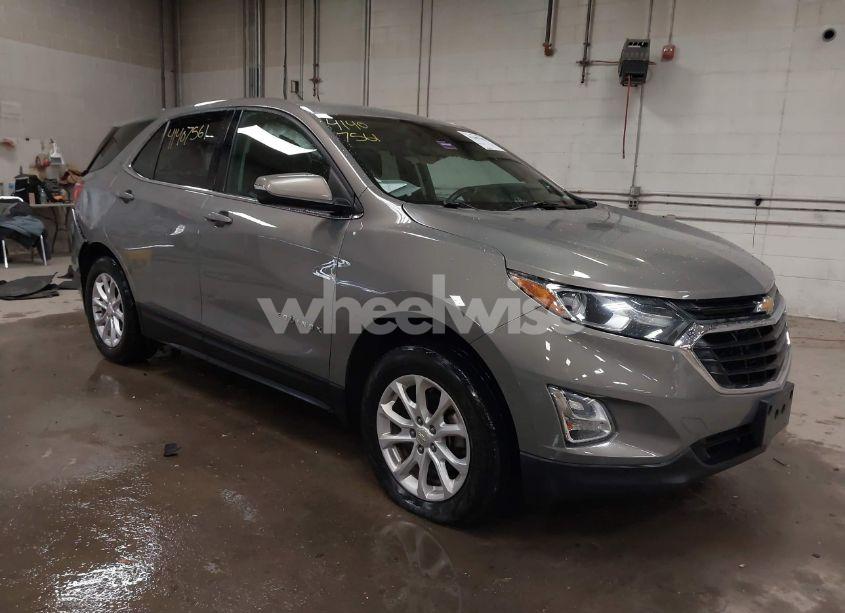 2018 Chevrolet Equinox LT (VIN 3GNAXSEV2JS606742) main photo
