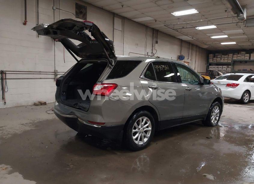 Photo 4 of 2018 Chevrolet Equinox LT (VIN 3GNAXSEV2JS606742)