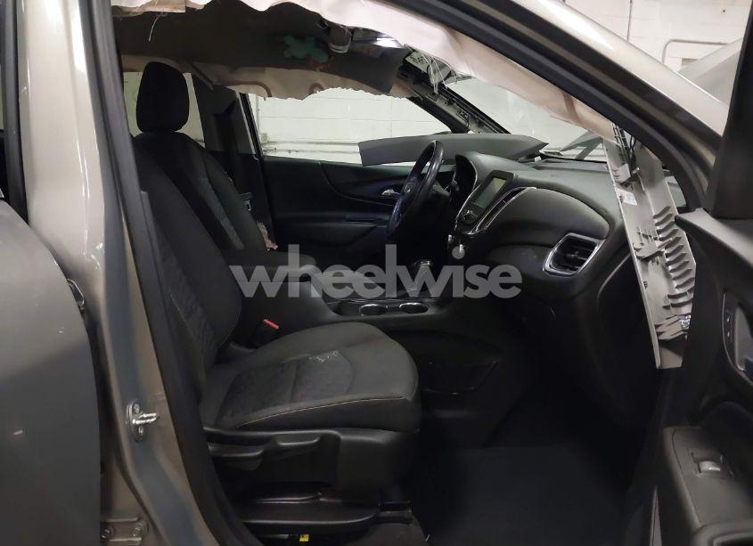 Photo 5 of 2018 Chevrolet Equinox LT (VIN 3GNAXSEV2JS606742)
