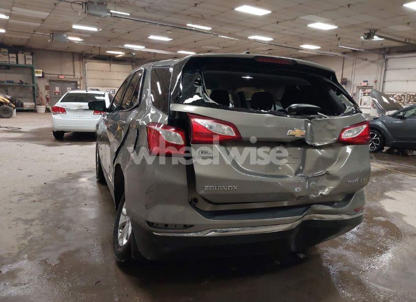 Photo 6 of 2018 Chevrolet Equinox LT (VIN 3GNAXSEV2JS606742)