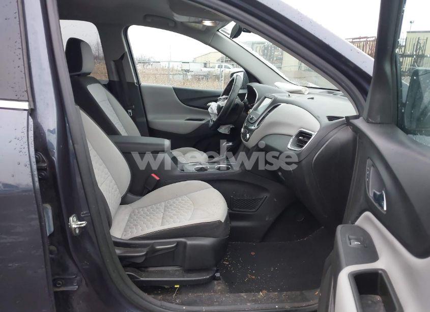 Photo 5 of 2018 Chevrolet Equinox LT (VIN 3GNAXSEV2JS622648)
