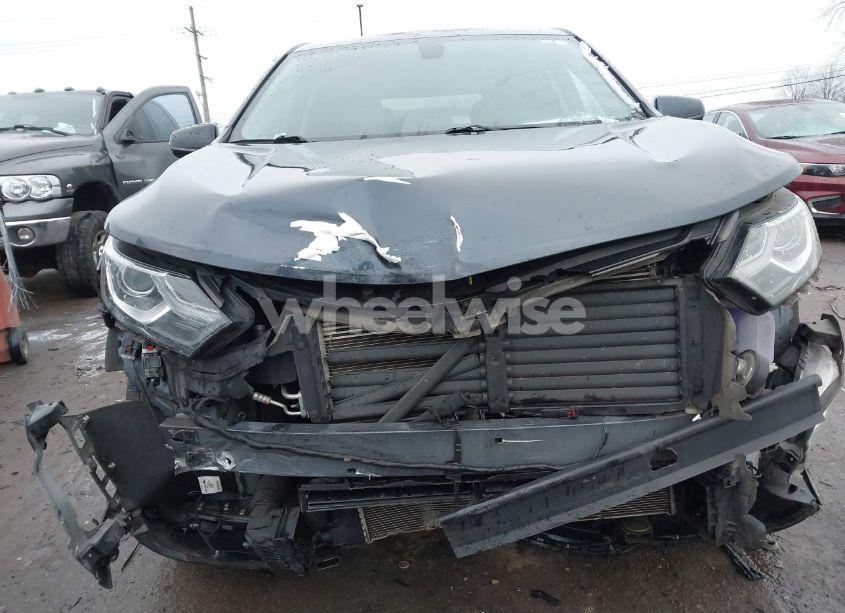 Photo 6 of 2018 Chevrolet Equinox LT (VIN 3GNAXSEV2JS622648)