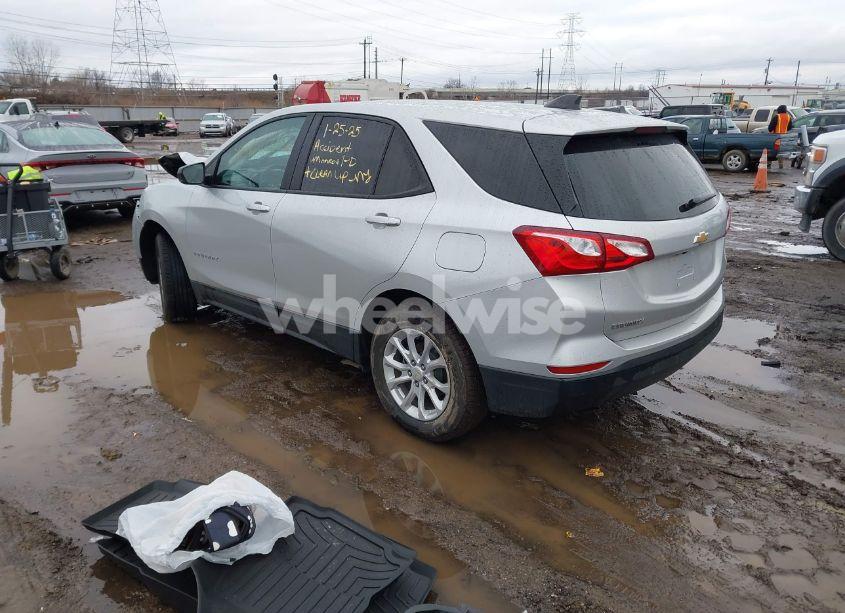Photo 3 of 2021 Chevrolet Equinox LS (VIN 3GNAXSEV2MS140184)