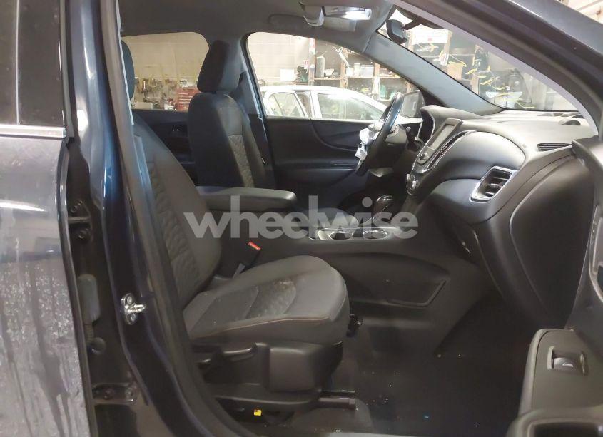 Photo 5 of 2018 Chevrolet Equinox LT (VIN 3GNAXSEV3JL105076)