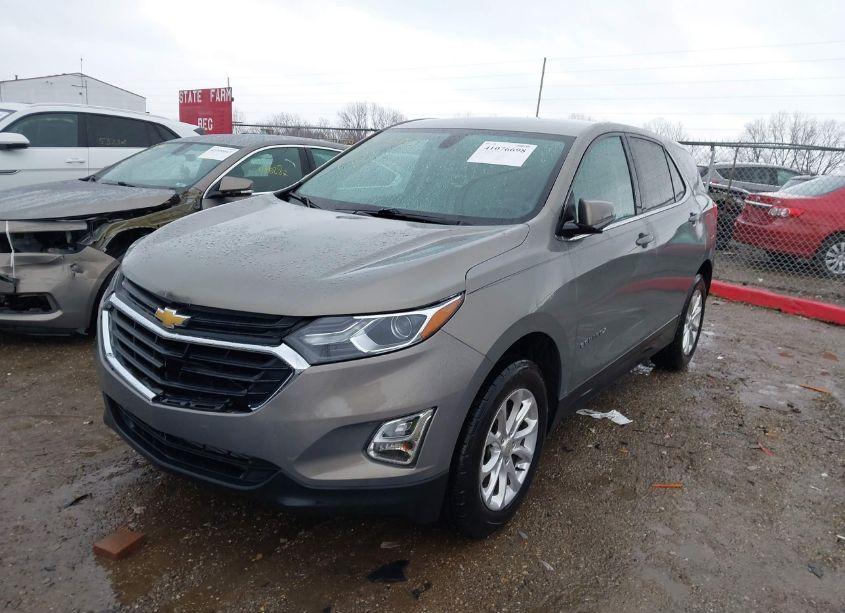 Photo 2 of 2018 Chevrolet Equinox LT (VIN 3GNAXSEV3JS541979)