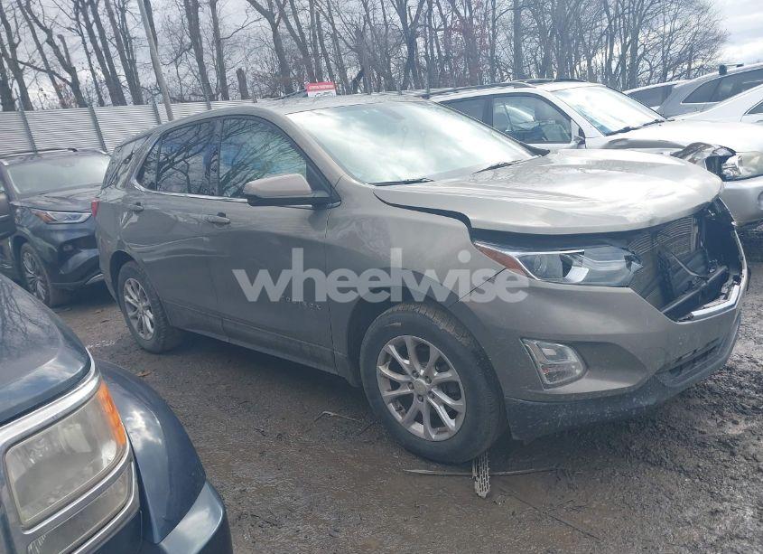 2018 Chevrolet Equinox LT (VIN 3GNAXSEV3JS562122) main photo