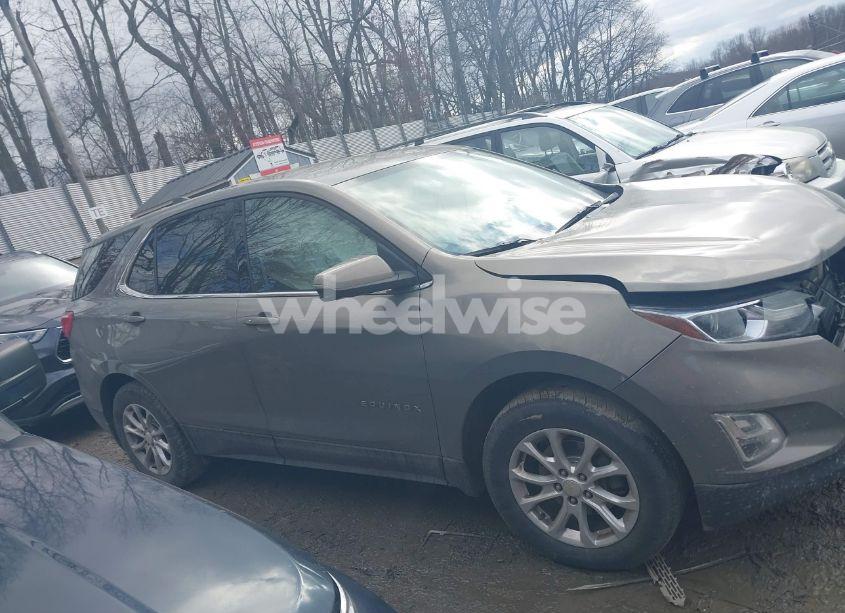 Photo 13 of 2018 Chevrolet Equinox LT (VIN 3GNAXSEV3JS562122)