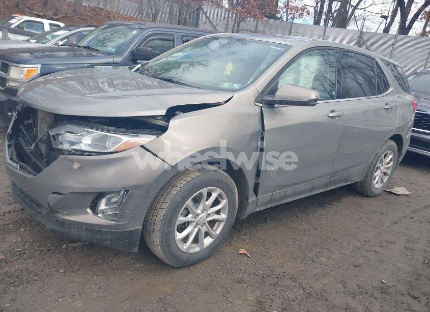 Photo 2 of 2018 Chevrolet Equinox LT (VIN 3GNAXSEV3JS562122)