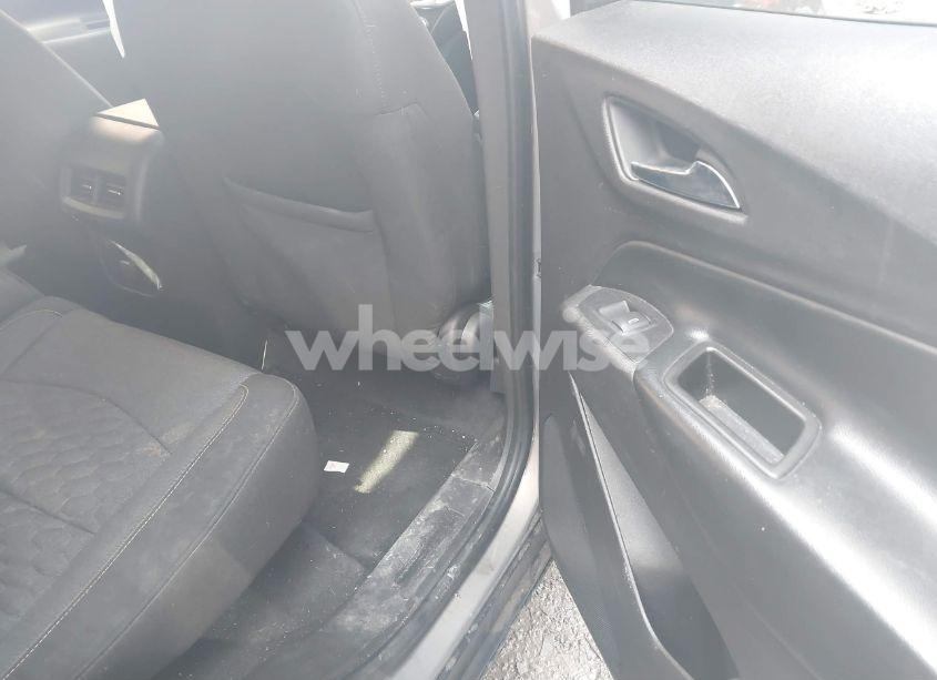 Photo 8 of 2018 Chevrolet Equinox LT (VIN 3GNAXSEV3JS562122)