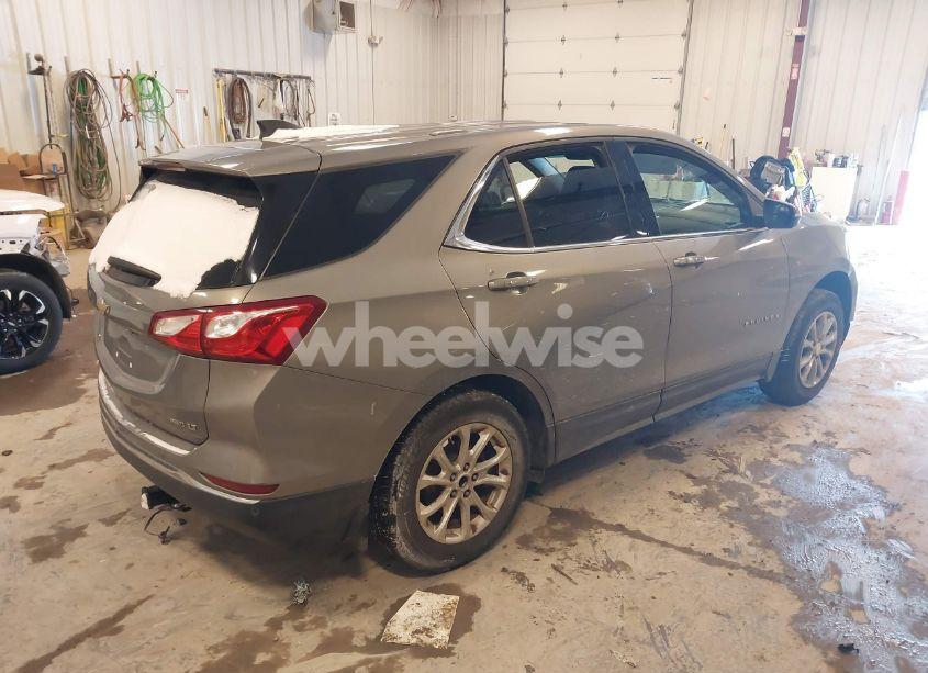 Photo 4 of 2018 Chevrolet Equinox LT (VIN 3GNAXSEV3JS583892)